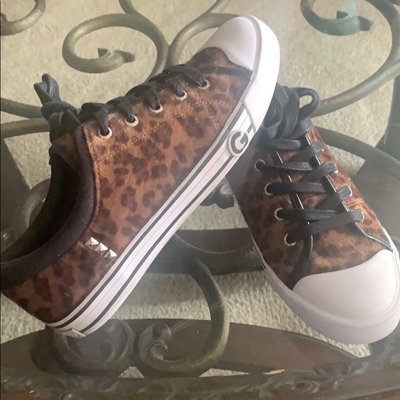 🔥 END OF SUMMER SALE PRICE $16🔥
 G By Guess Sneakers - Picture 7 of 8
